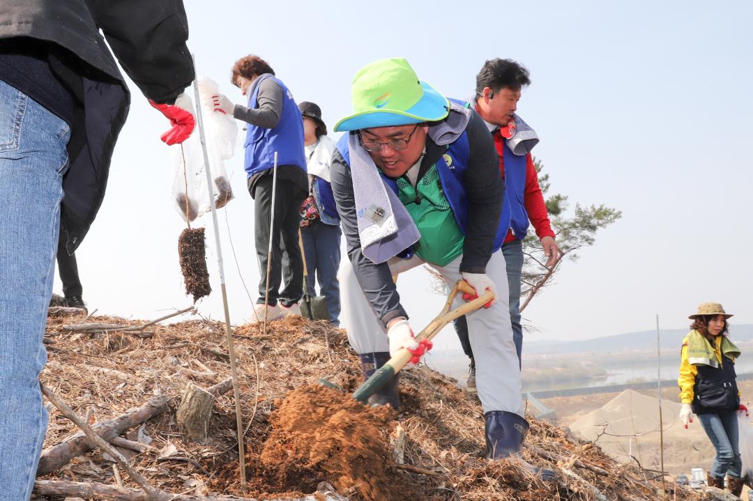 '식목일 나무심기행사 part1' 게시글의 사진(14) 'IMG_7964.jpg'