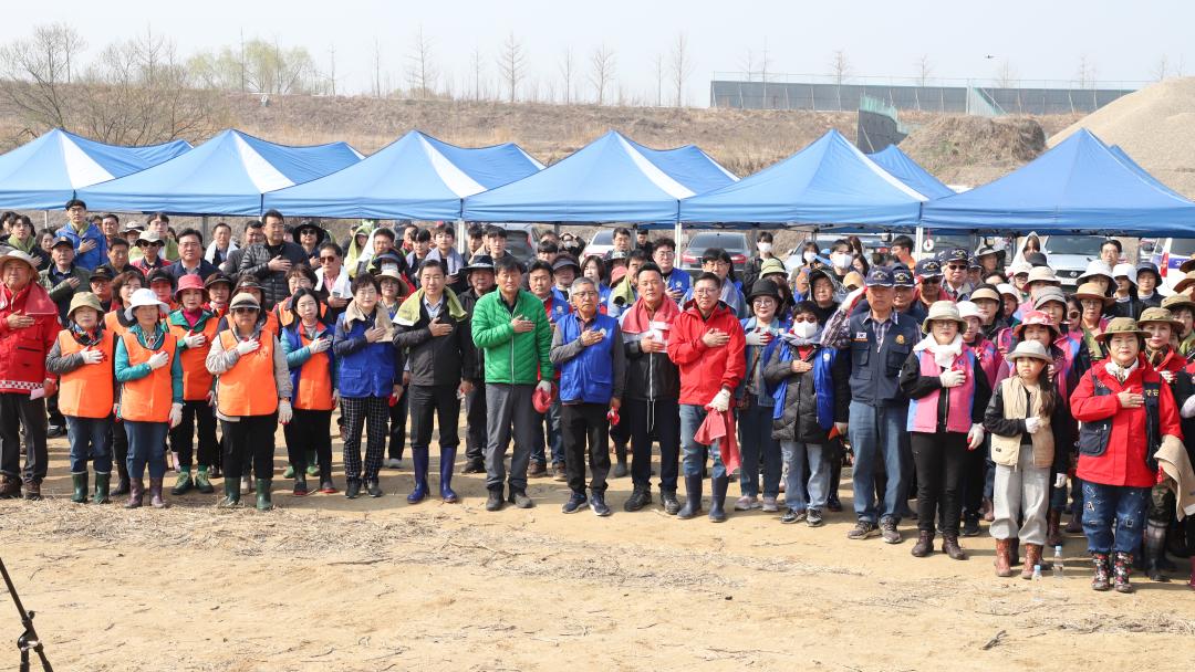 '식목일 나무심기행사 part1' 게시글의 사진(4) 'IMG_7823.jpg'