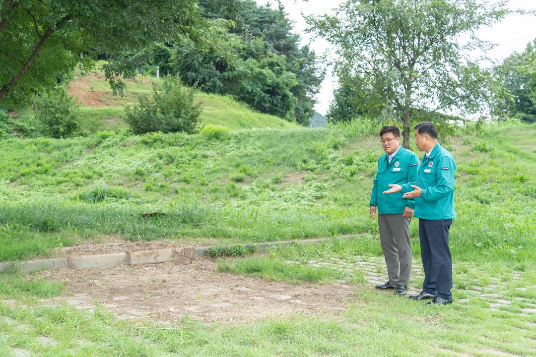 '당남리섬 방치차량 및 쓰레기투기 민원해결' 게시글의 사진(3) '20240726_당남리섬 방치차량 및 쓰레기투기 민원해결3.jpg'
