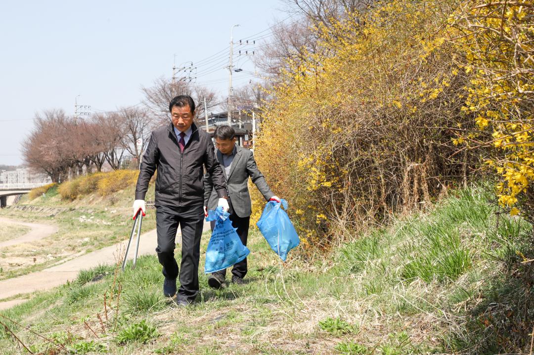 '소양천변 환경정화활동' 게시글의 사진(6) 'IMG_8130.jpg'