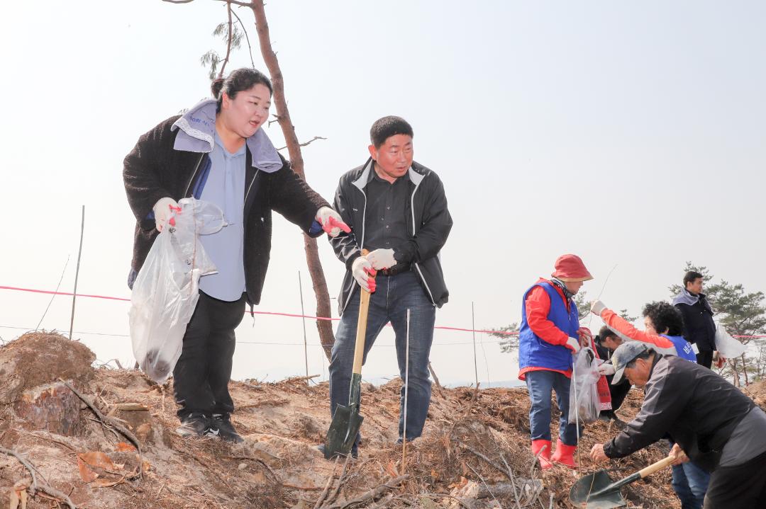 '식목일 나무심기행사 part1' 게시글의 사진(17) 'IMG_7982.jpg'