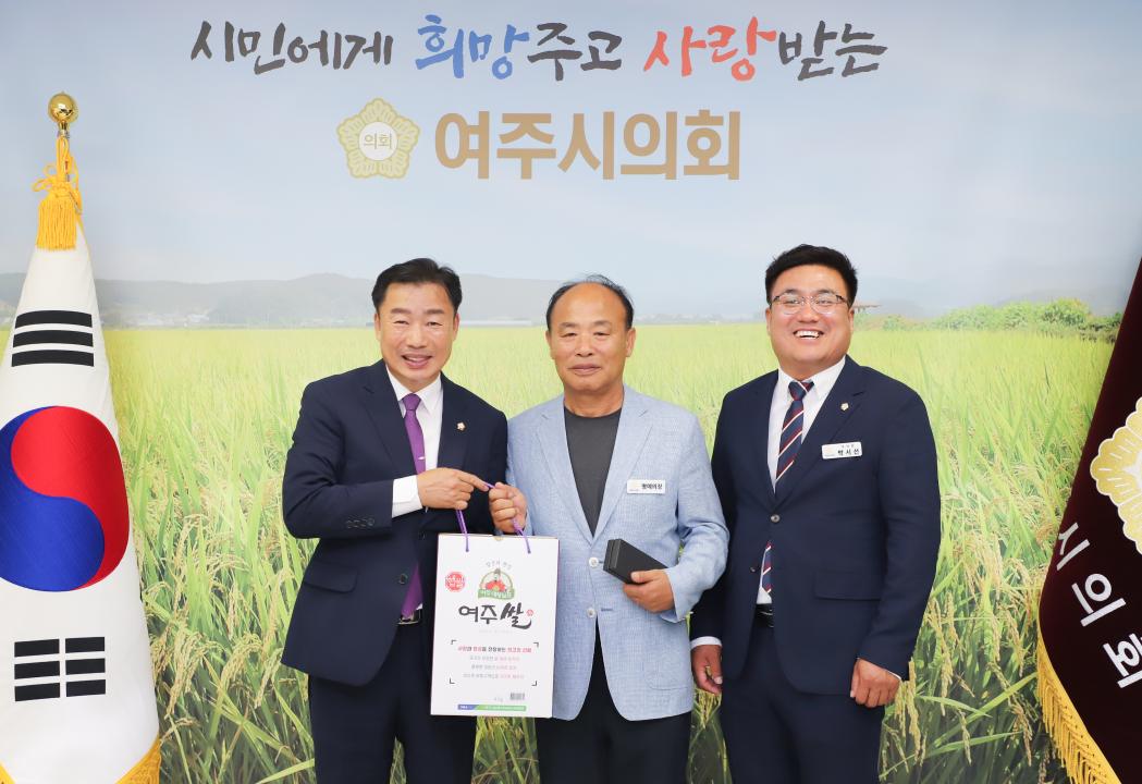 '일일명예의장 - 노규남 세종대왕면 이장협의회장' 게시글의 사진(13) 'IMG_5910.jpg'