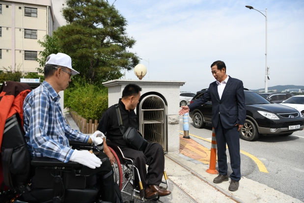 교통약자 이동편의증진을 위한 강변 인도 현장 점검